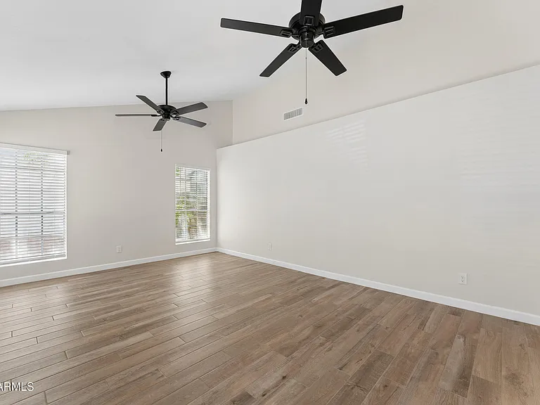7214 W Sierra Vista Dr — Photo 4