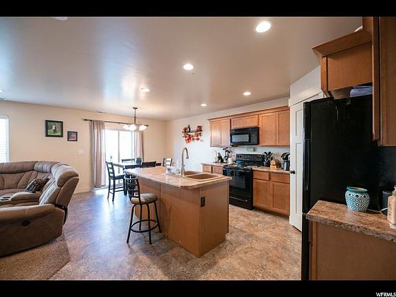 4th image of 366 W 530th St S