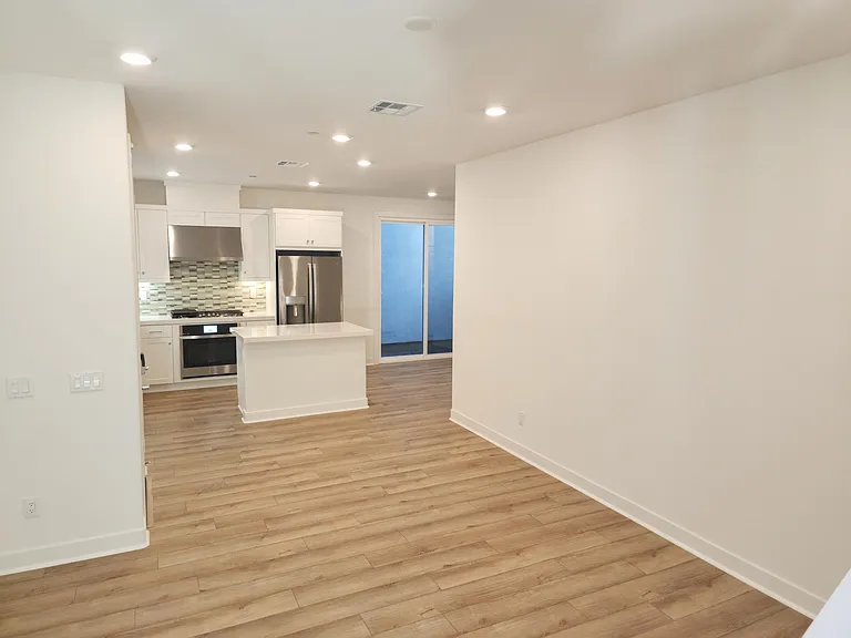 519 Embrook Way — Photo 4