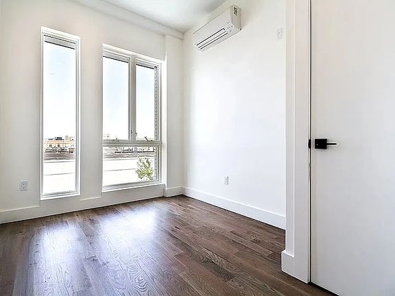 5th image of 1520 Putnam Ave #4A