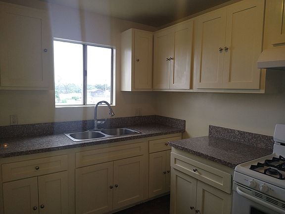 4th image of 8209-8211 S Broadway #8209-1