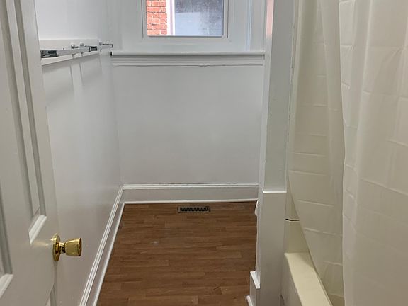 3rd image of 1610 Monteiro Ave #A