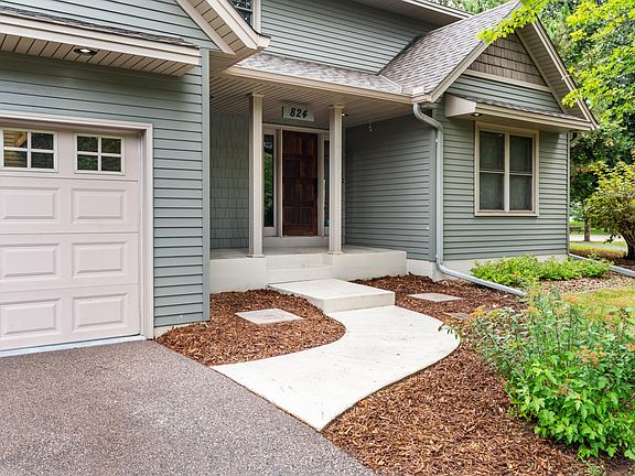 2nd image of 824 Springhill Dr