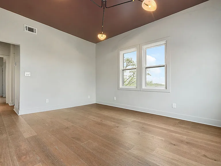 3317 Main St #5 — Photo 5