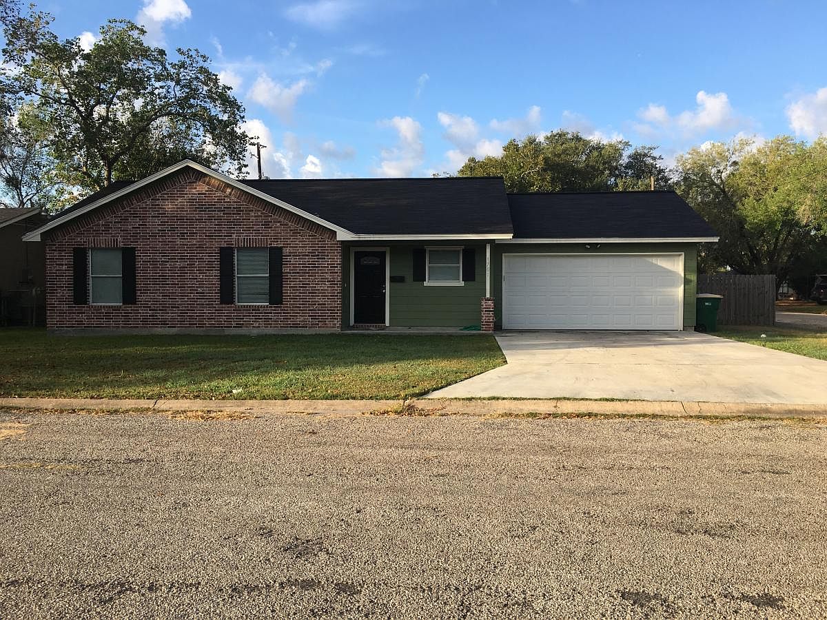 1701 Bonham Dr, Victoria, TX 77901 | Zillow