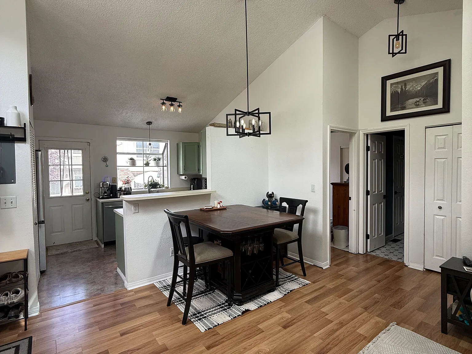 2 bed, 743 sqft, $2,200 — Photo 3