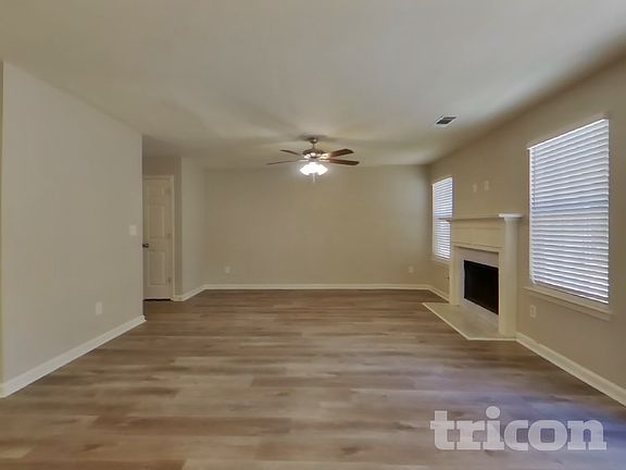 2nd image of 128 Hidden Creek Dr