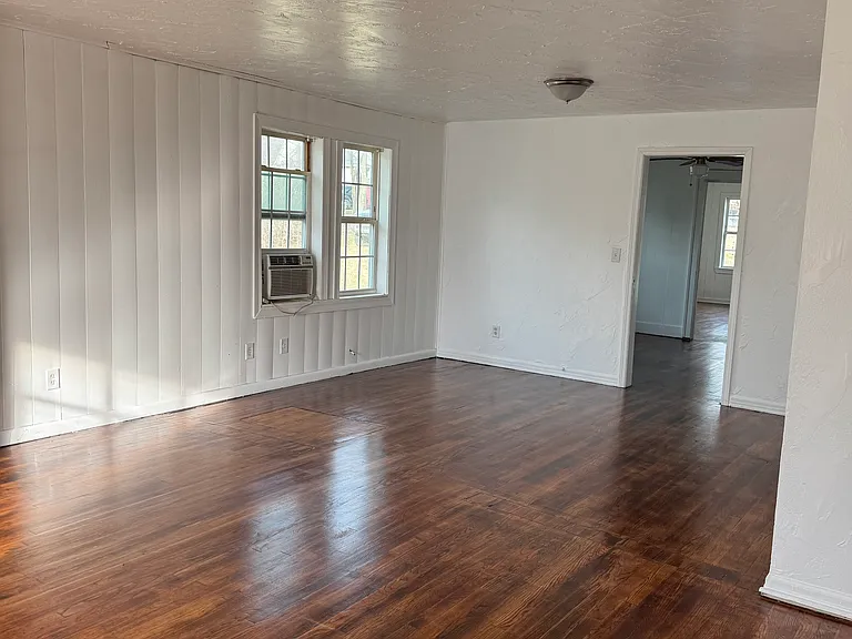 1010 S High School St — Photo 2