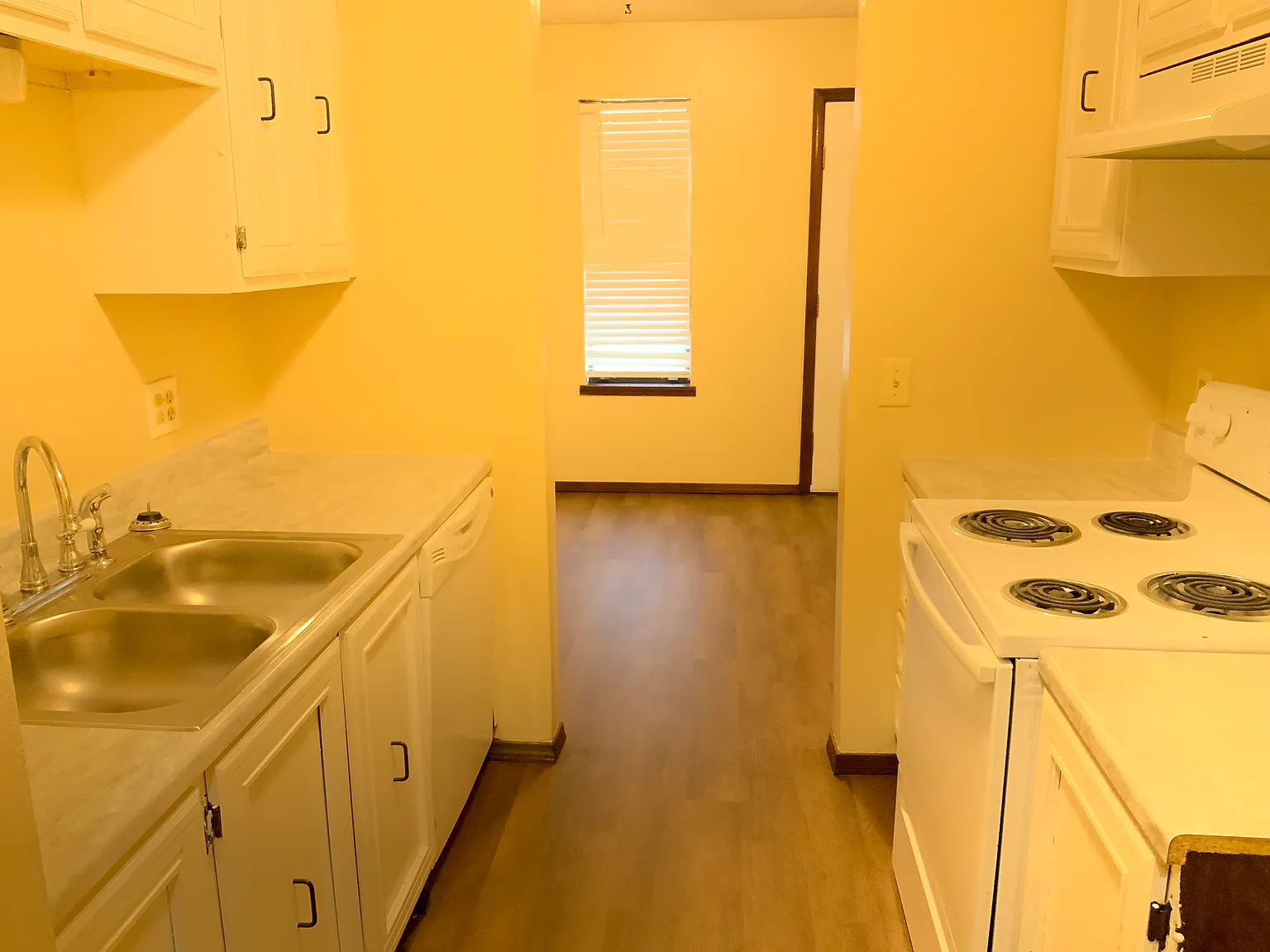 2 bed, 968 sqft, $1,100 — Photo 2