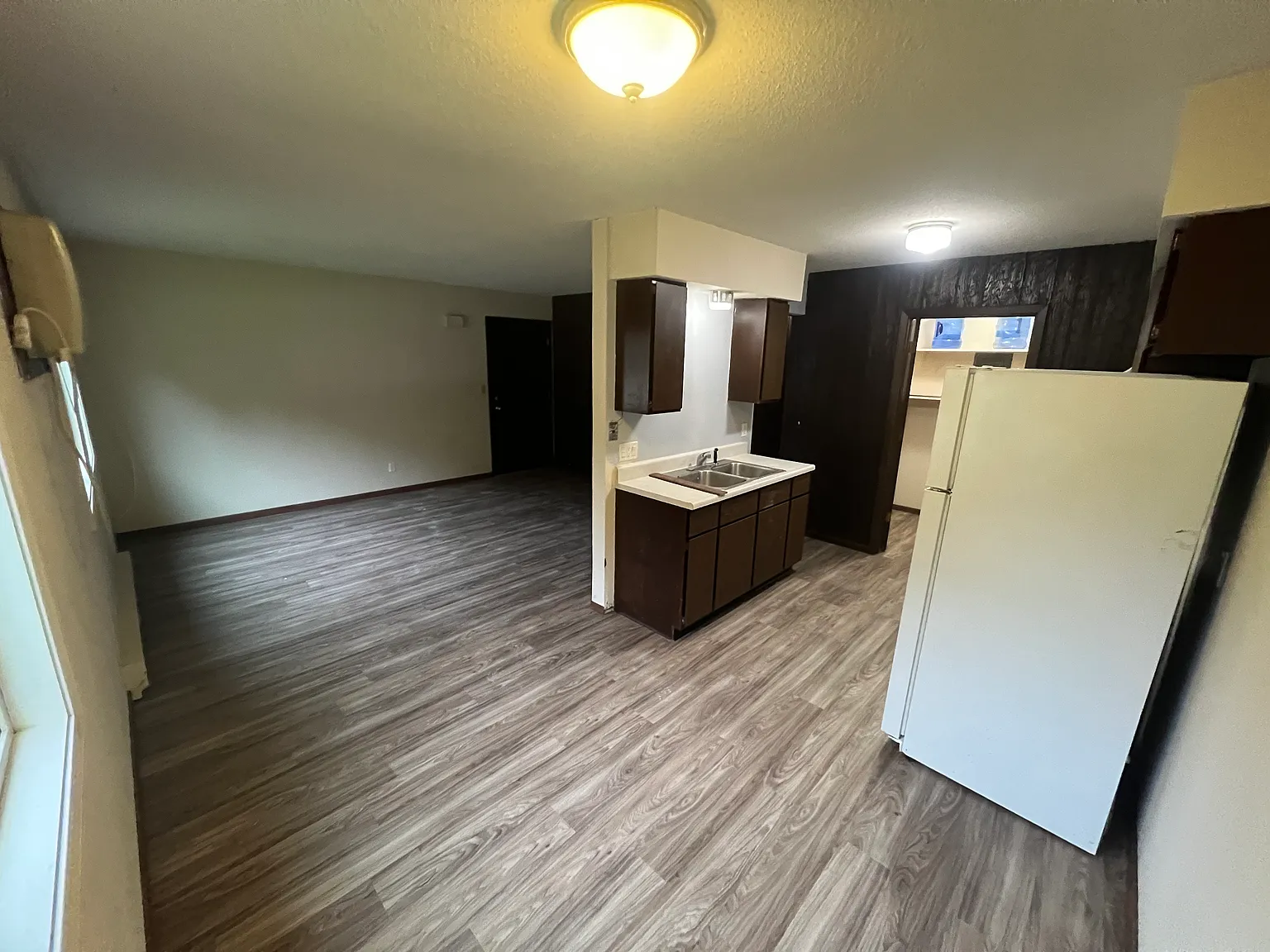 2 bed, 100 sqft, $825 — Photo 2