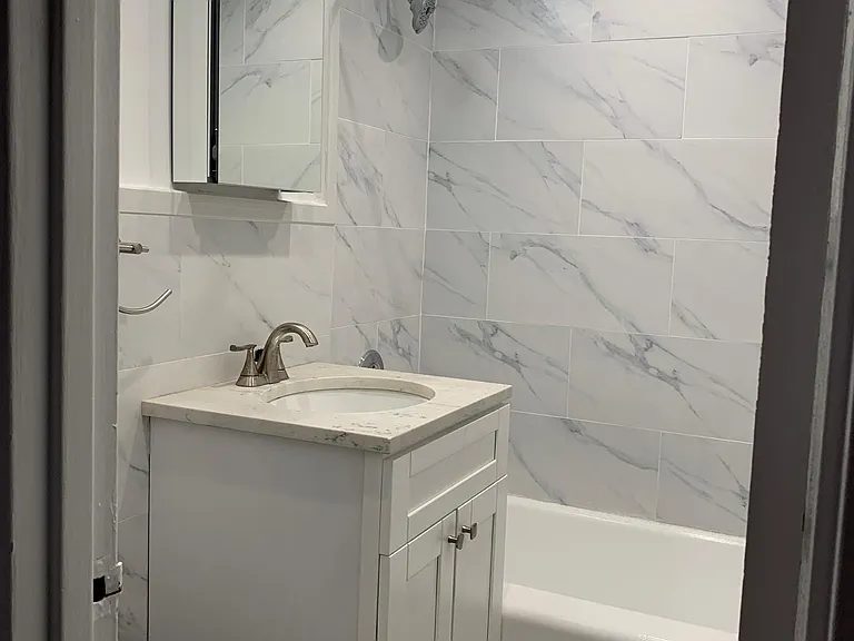 1160 Midland Ave — Photo 18