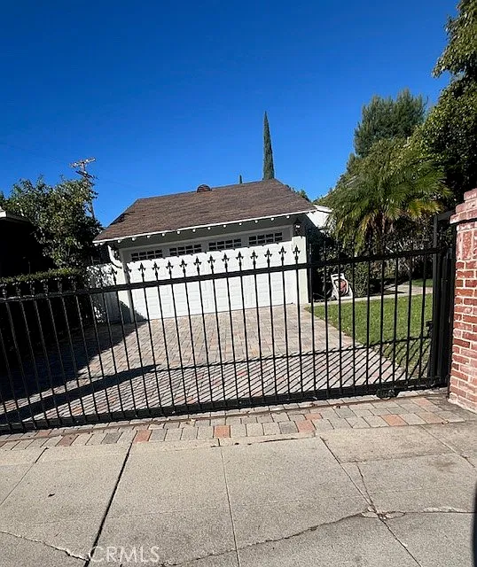 3 bed, 1405 sqft, $5,525 — Photo 2