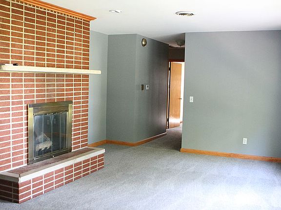 family room w/ gas fireplace