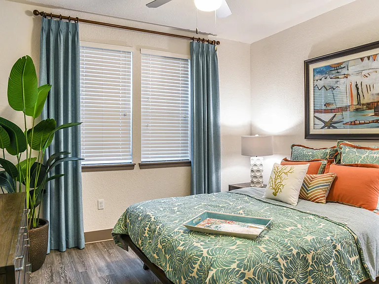 Centre Pointe Apartments — Photo 10