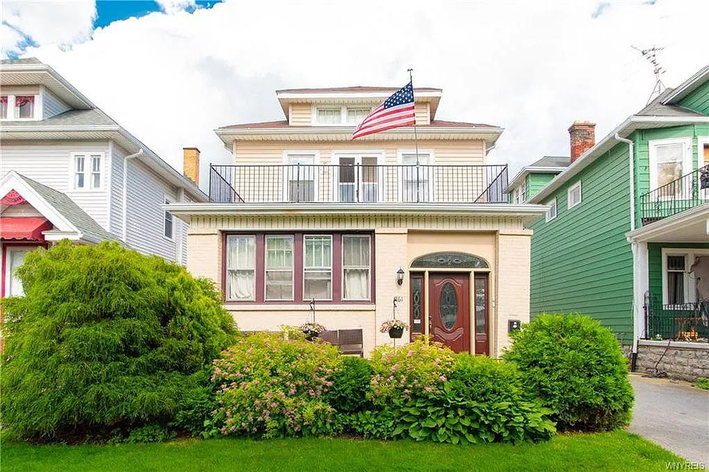 261 Sterling Ave — Photo 1