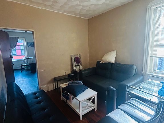 4th image of 39 Cooper St APT 4