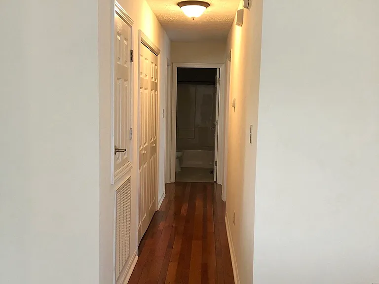 1013 Oakville Ln — Photo 3