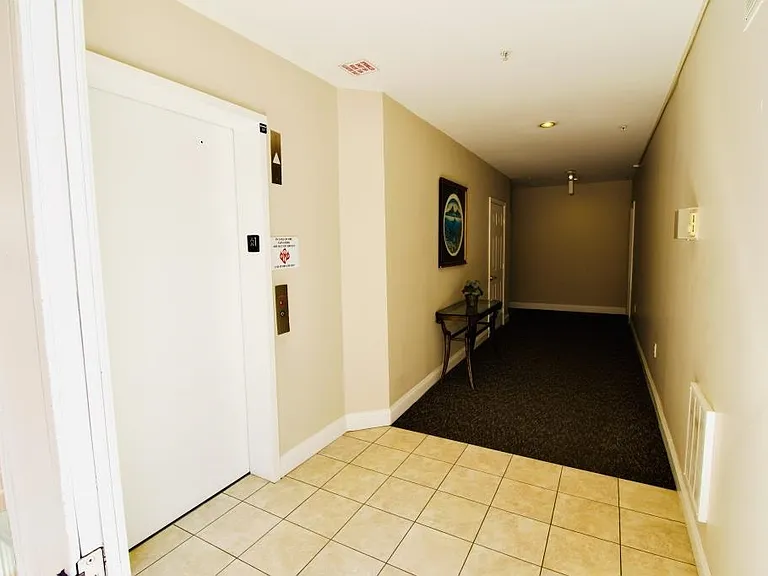 340 The Promenade — Photo 8