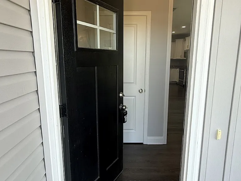 580 Hayes Rd — Photo 2