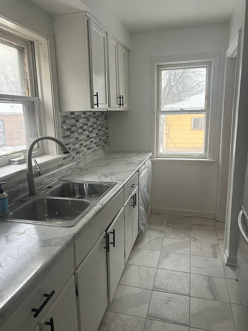 3 bed, 1200 sqft, $2,000 — Photo 2