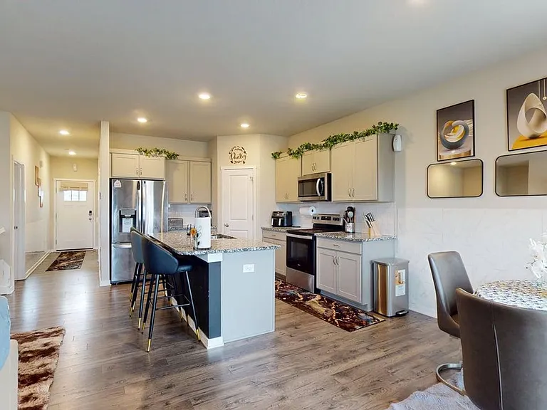 3030 NW Westwood St — Photo 3