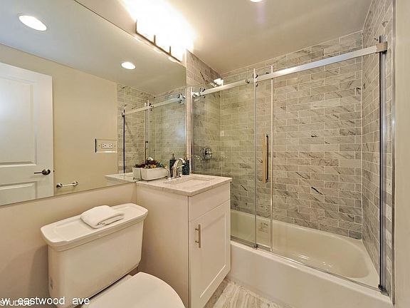 5th image of 927 W Eastwood Ave #1311