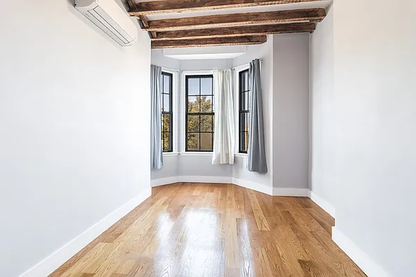 Rented by Compass | media 7