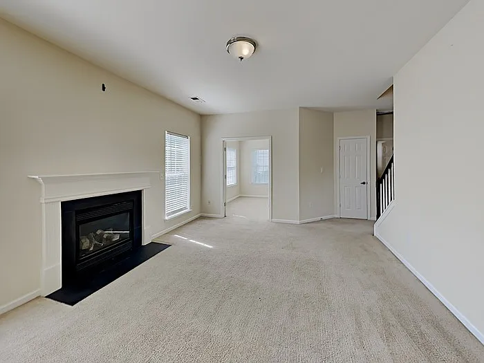 815 Reigate Rd — Photo 5