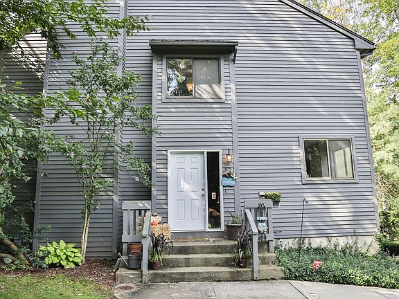 3rd image of 194 Conestoga Way