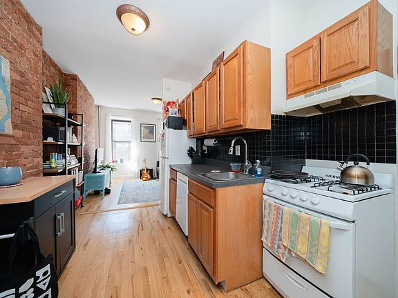 4th image of 423 E 81st St APT 4FE