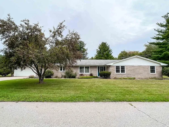 1078 Walkerton Trl, Walkerton, IN 46574
