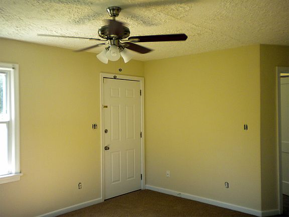 3rd image of 7 Brentwood Dr