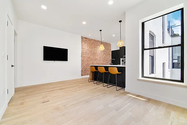 Rented by REAL New York | media 19