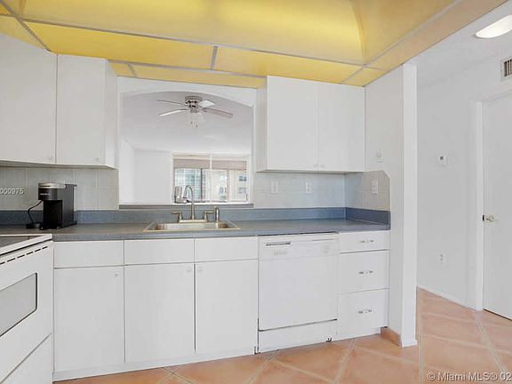 4th image of 3750 NE 170th St APT 204