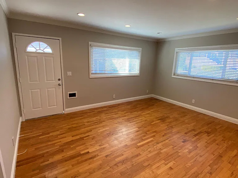 116 W Maple Ave — Photo 1