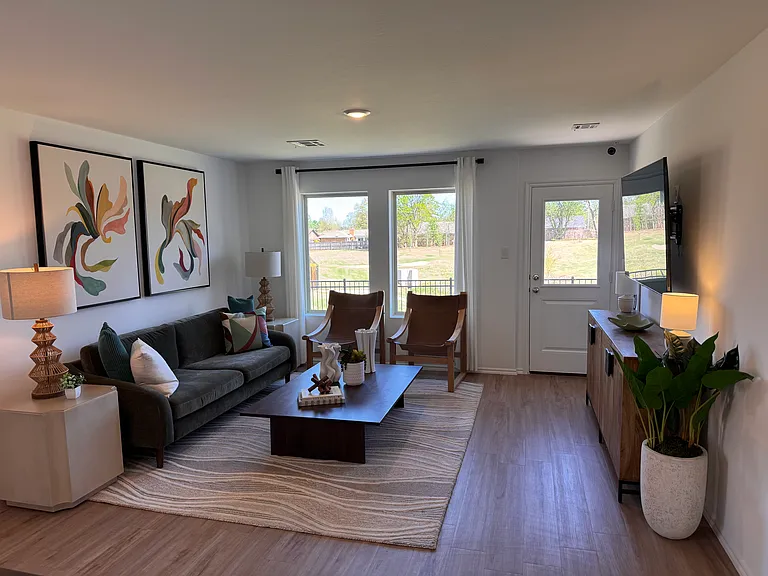 2030 Delphine Dr — Photo 10
