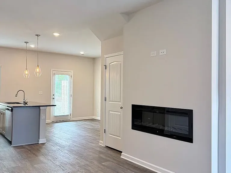 3276 Hamlet Loop — Photo 4