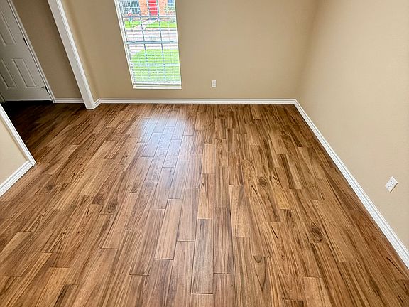 5th image of 1013 Park Meadow Dr