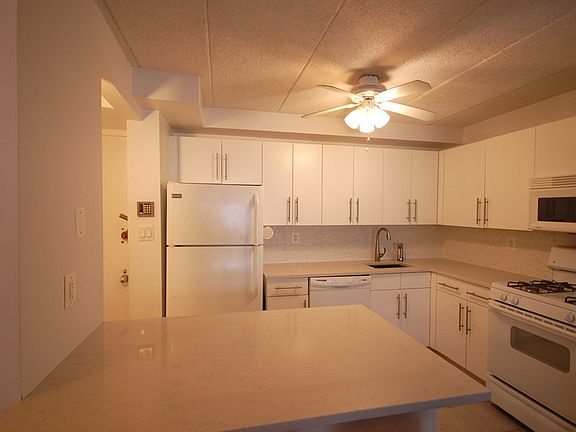 4th image of 3220 Fairfield Ave APT 2D