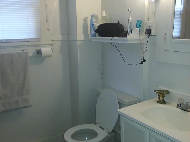 1709 Summit St — Photo 1