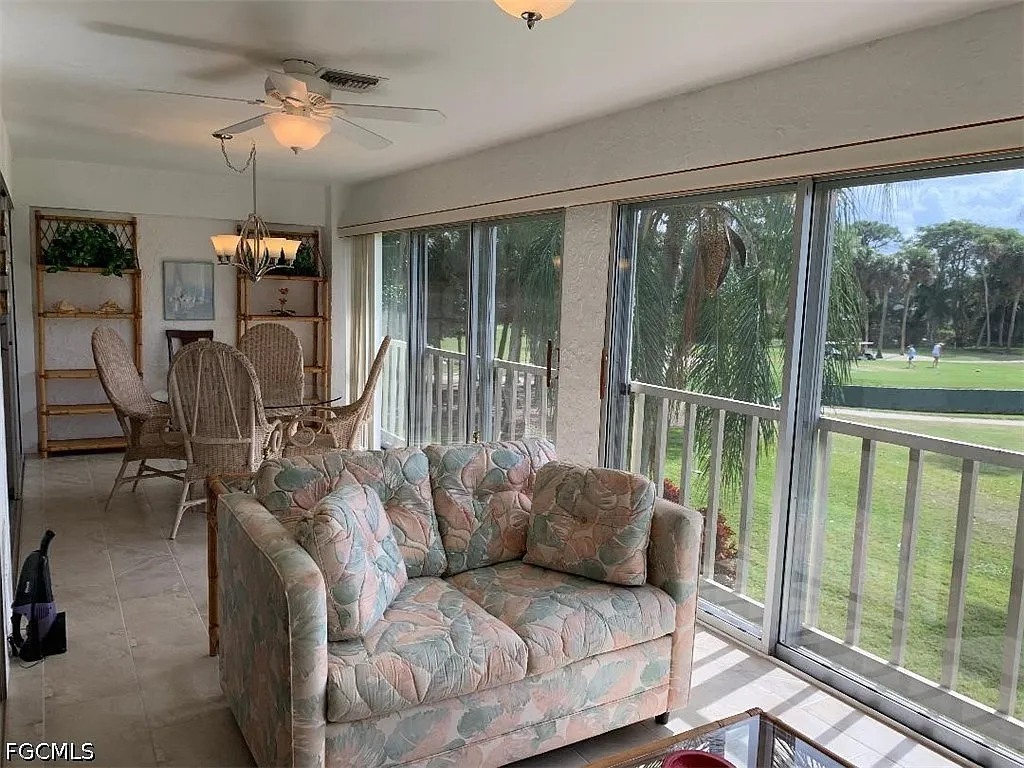 2 bed, 2.0 bath, 1378 sqft, $2,000 — Photo 3