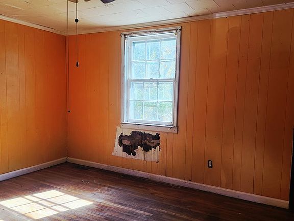 4th image of 208 Camden St