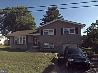 101 Riverside Ave, Prospect Park, PA 19076