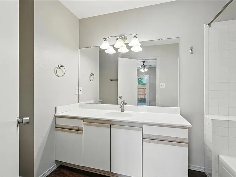 7901 Cockatoo Ln NE — Photo 17