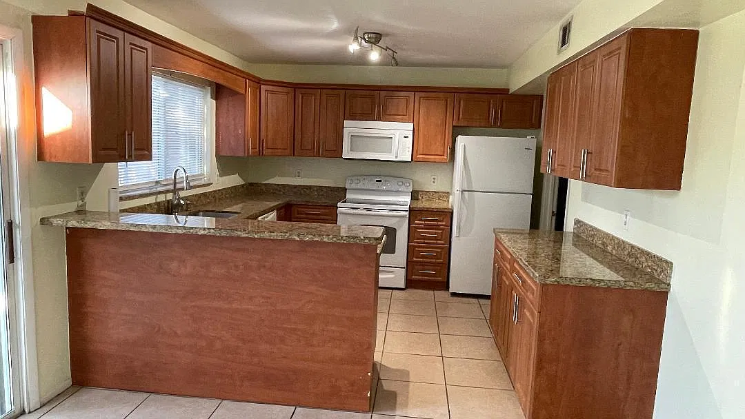3 bed, 2.5 bath, 1443 sqft, $2,200 — Photo 4