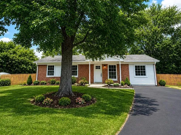 706 S Dogwood Ct, Sterling, VA 20164