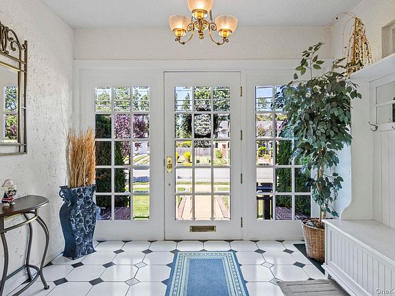 4th image of 399 Ocean Avenue