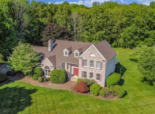 5 Old Farmstead Rd, Chester, NJ 07930