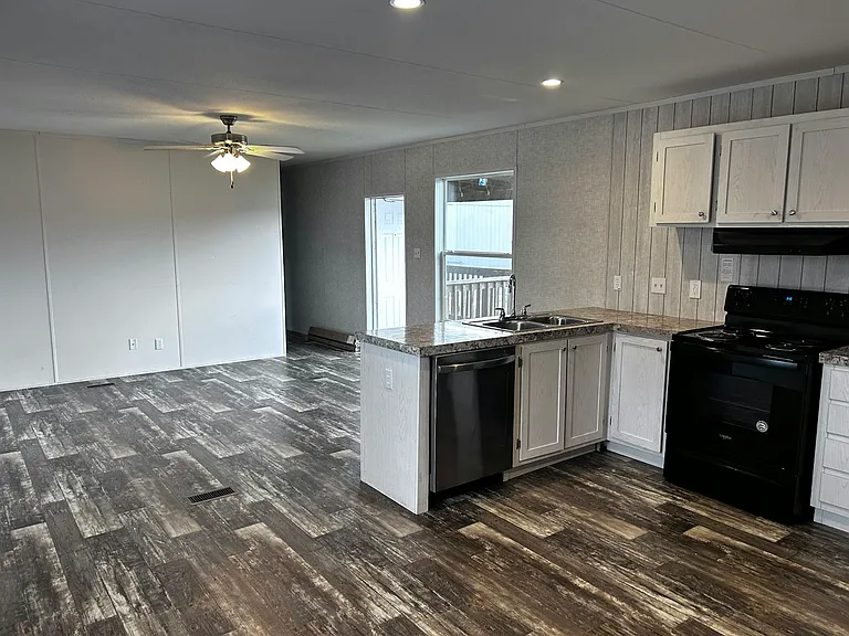 109 E Briar Dr — Photo 20