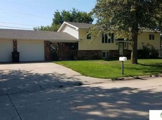 15 Country Club Hts, York, NE 68467